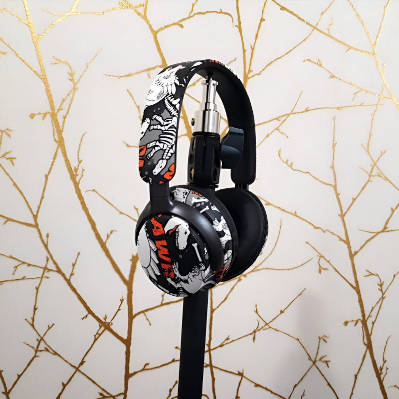 AKZ-38 Graffiti Style Wireless Bluetooth Headphones with 6D Stereo Sound & Built-in Mic