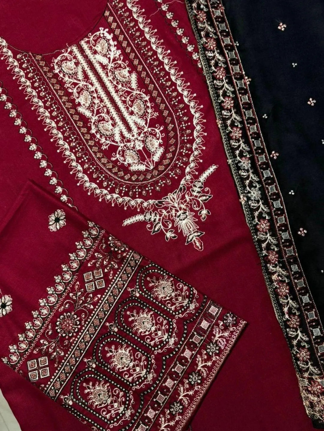 3Pcs Dhanak Embroidered Unstitched Suit